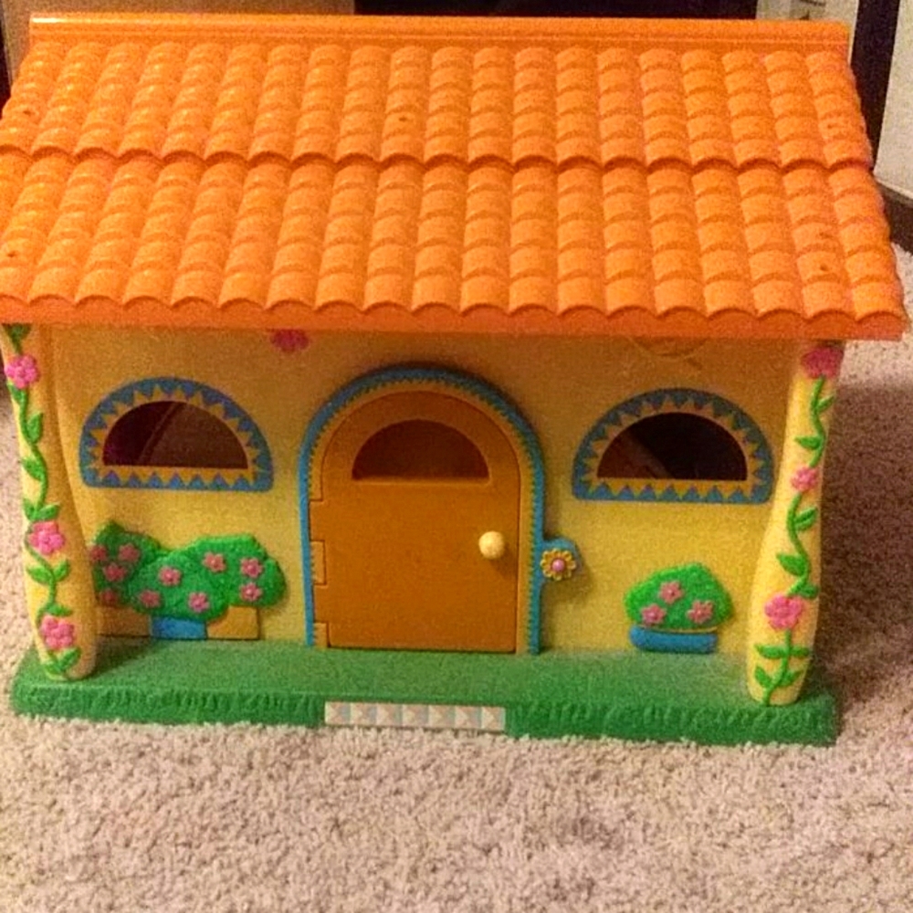 Dora doll house